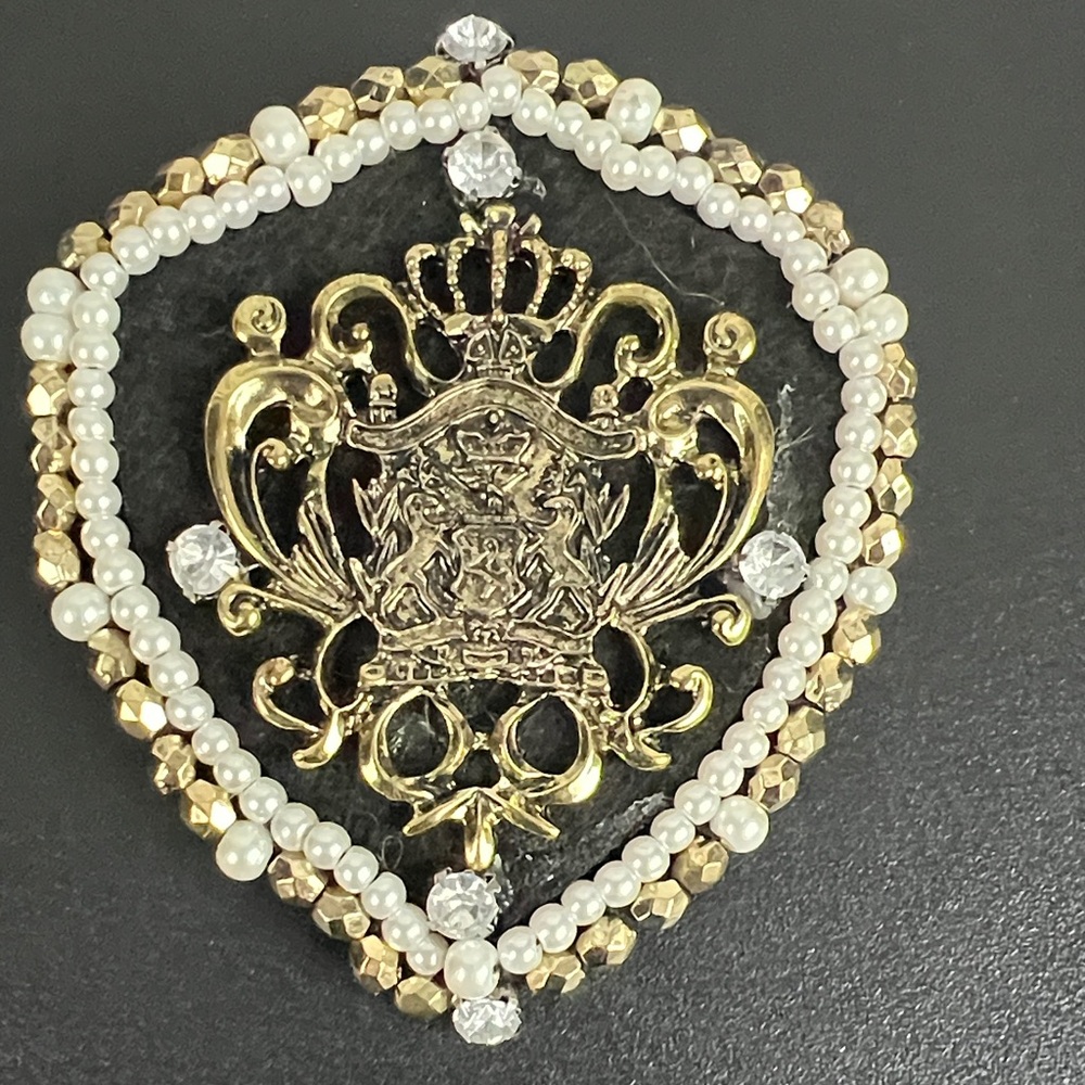 Elegant Gold and Pearl Brooch